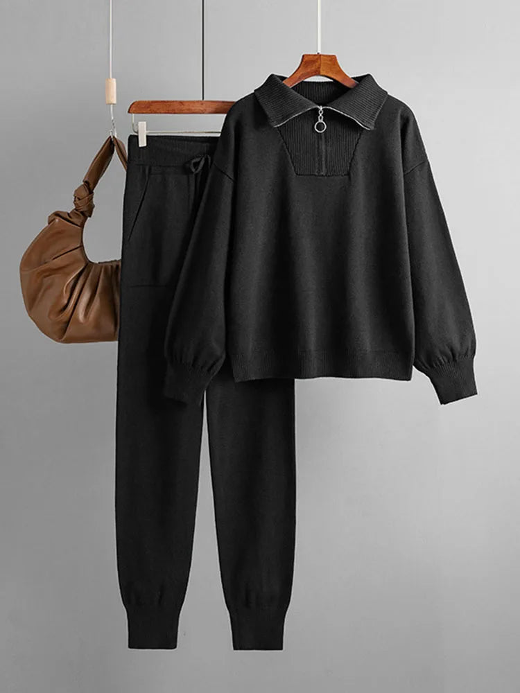 Damset i Stickad Modell med Pullover och Taperade Joggers