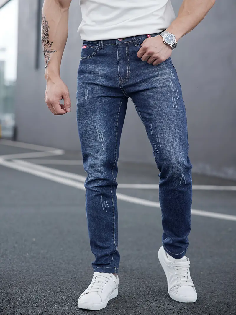 Herr Jeans med Avsmalnande Passform, Medelhög Midja, Lätt Urblekta Lår, Knappgylf