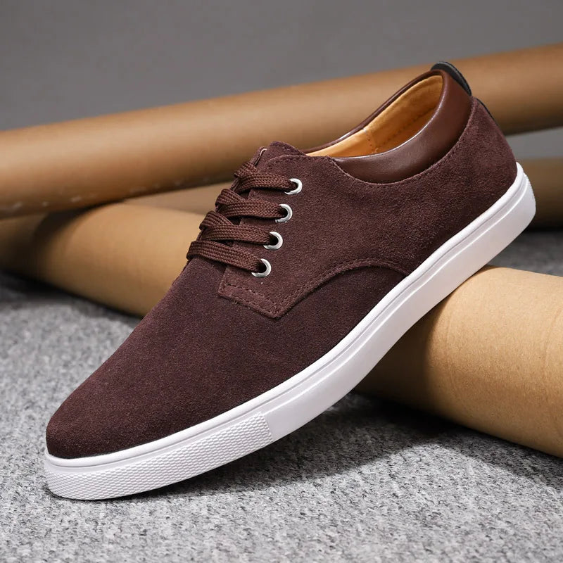 Herrsneakers I Mocka Med Snörning Och Läderfoder