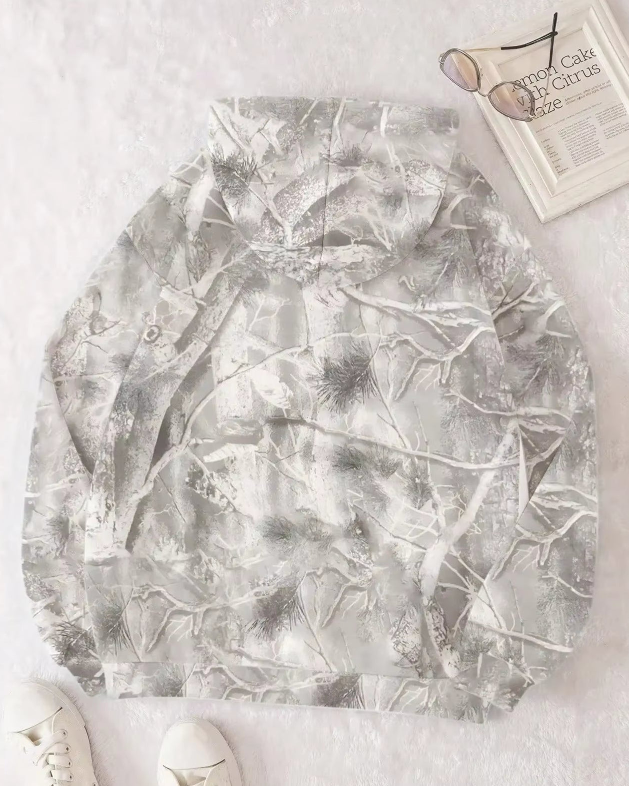 Damhuvtröja Med Kamouflagetryck Och Justerbar Huva