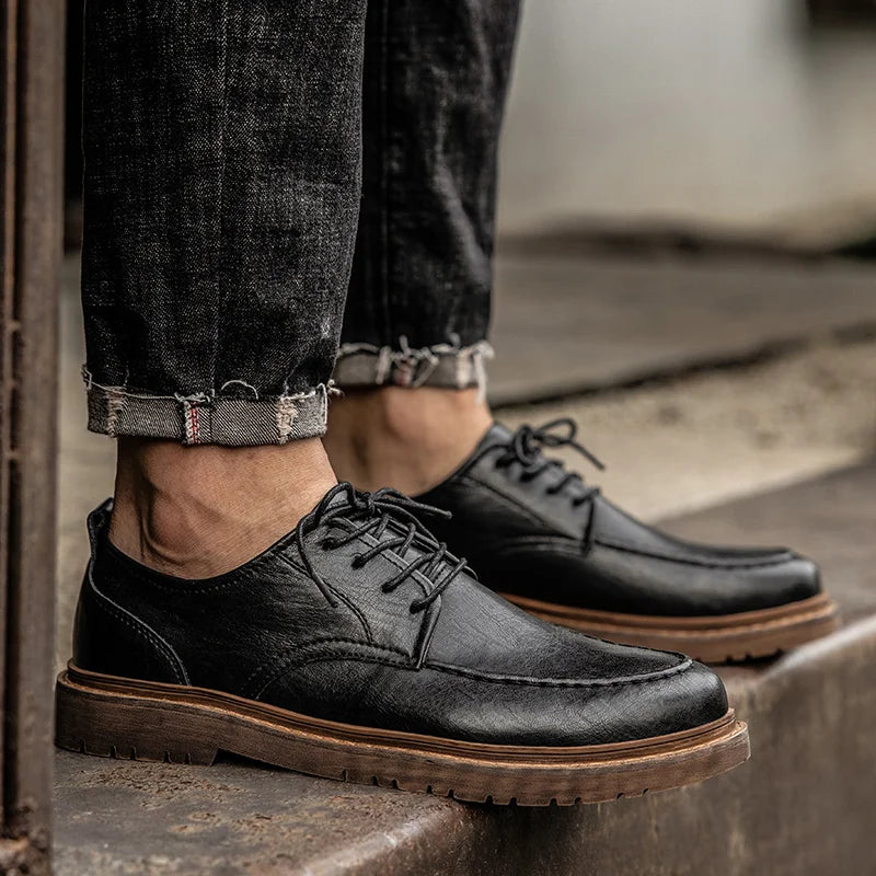 Herr Sneakers Med Minimalistisk Siluett Och Texturerad Yta