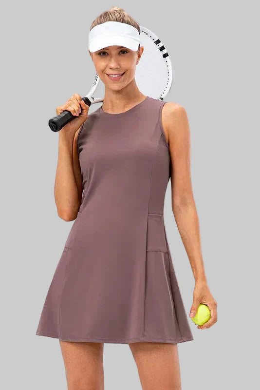 Ärmlös Tennisklänning för Kvinnor med Inbyggda Shorts och Fickor