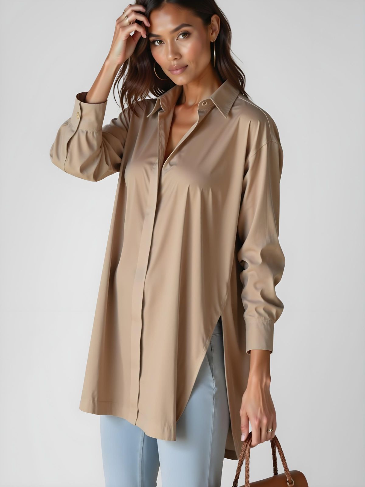 Kvinnors Oversized Skjortklänning med Slagkrage, Knäppning och Sidslits