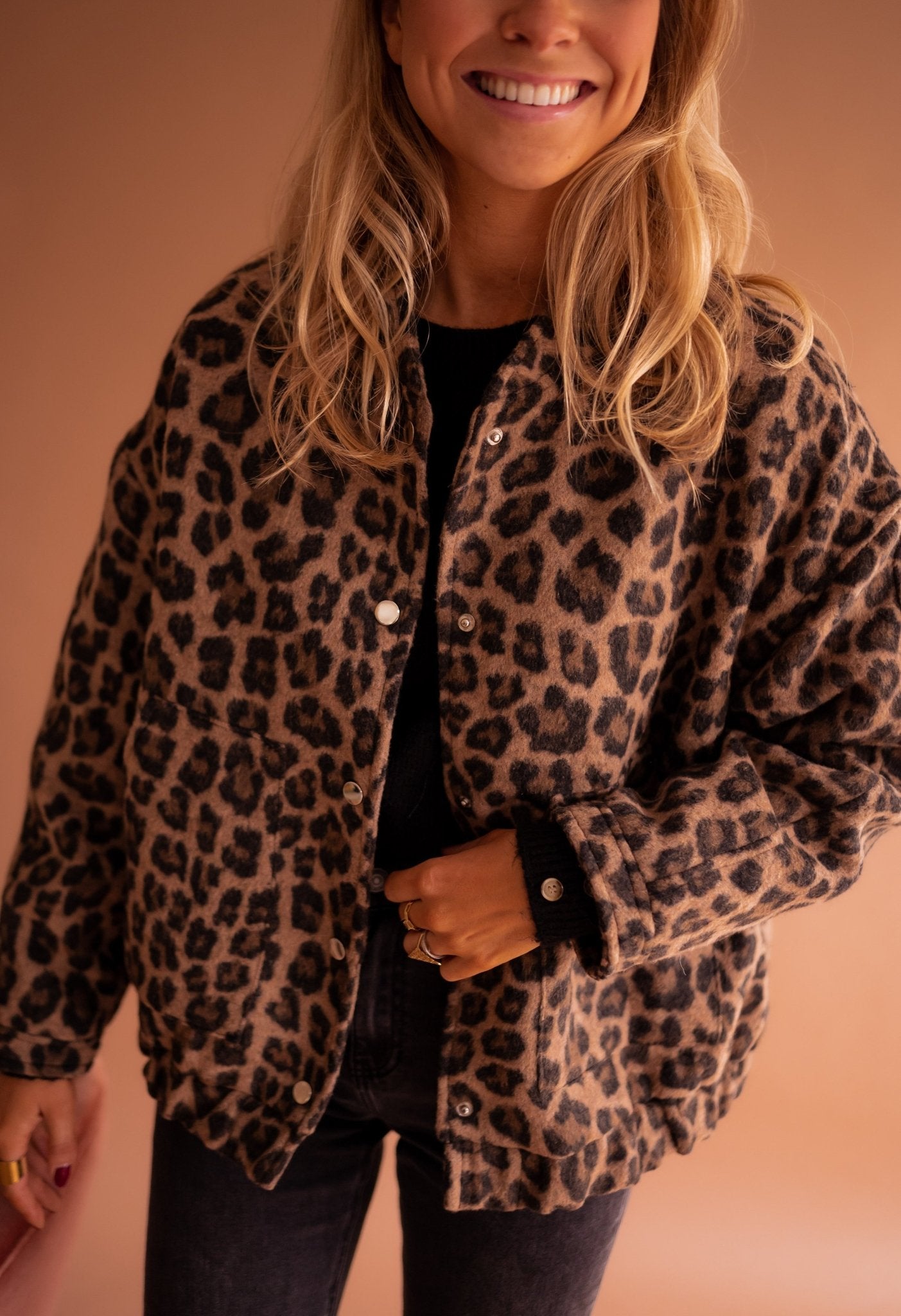 Dam Höstjacka Med Leopardmönster Och Framfickor