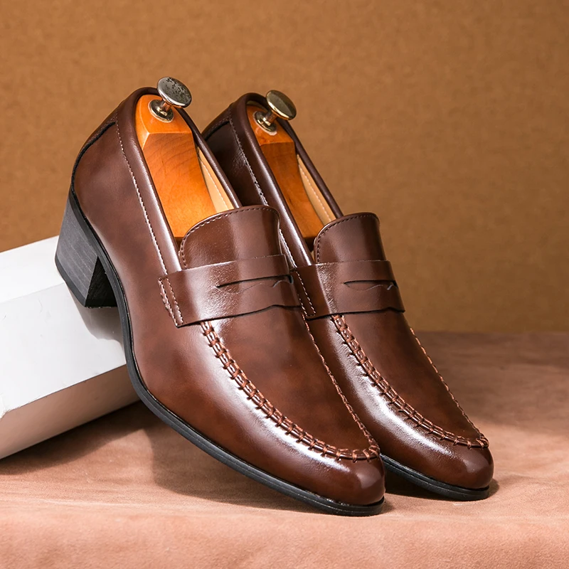 Herrloafers Slip-On Design Med Blockklack Och Handsydda Accenter