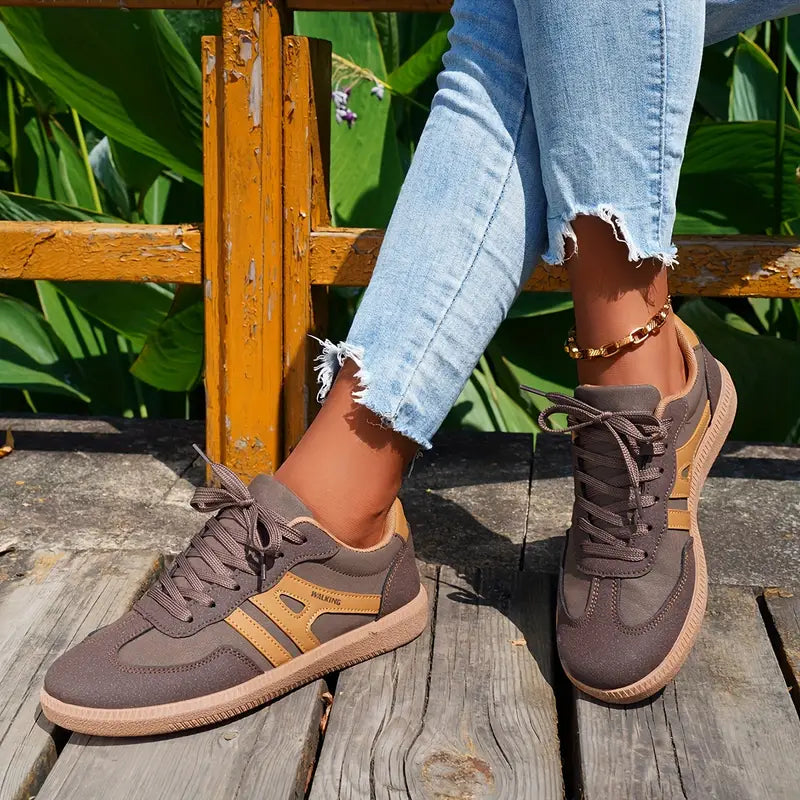 Damsneakers Med Retromönster Och Panelsömmar