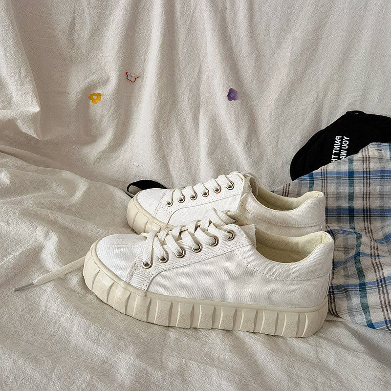 Låga Canvassneakers Med Snörning Och Gummisula För Kvinnor