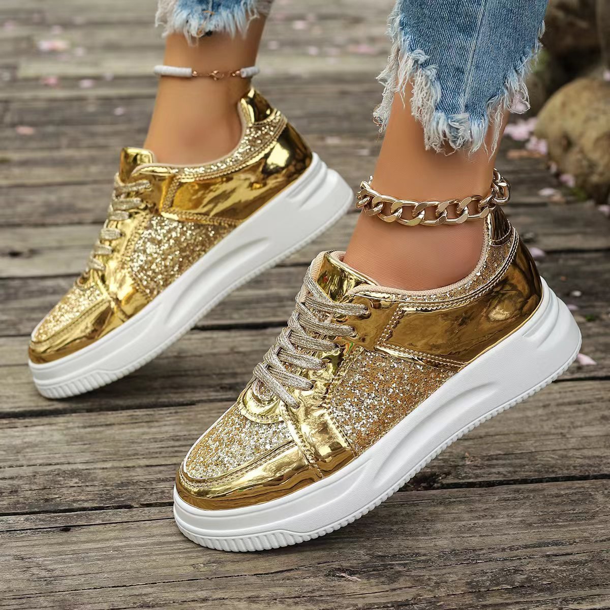 Damsneakers Med Snörning, Paljettdesign Och Tjock Platt Sula