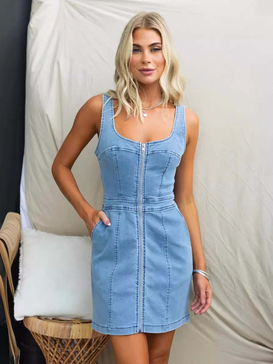 Ärmlös Denimklänning För Kvinnor Med Knappar Framtill Och Smal Passform I Midi-Modell