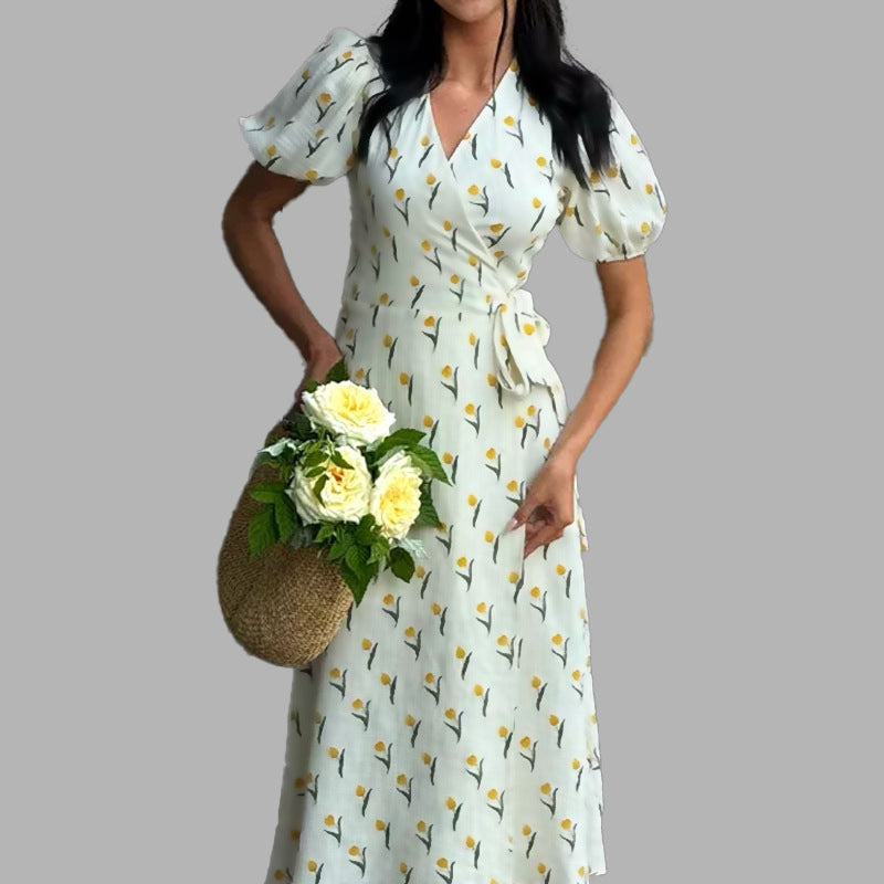 Dam Sommarklänning Med Blommigt Tryck Och V-Ringning Med Puffärm Och Hög Midja
