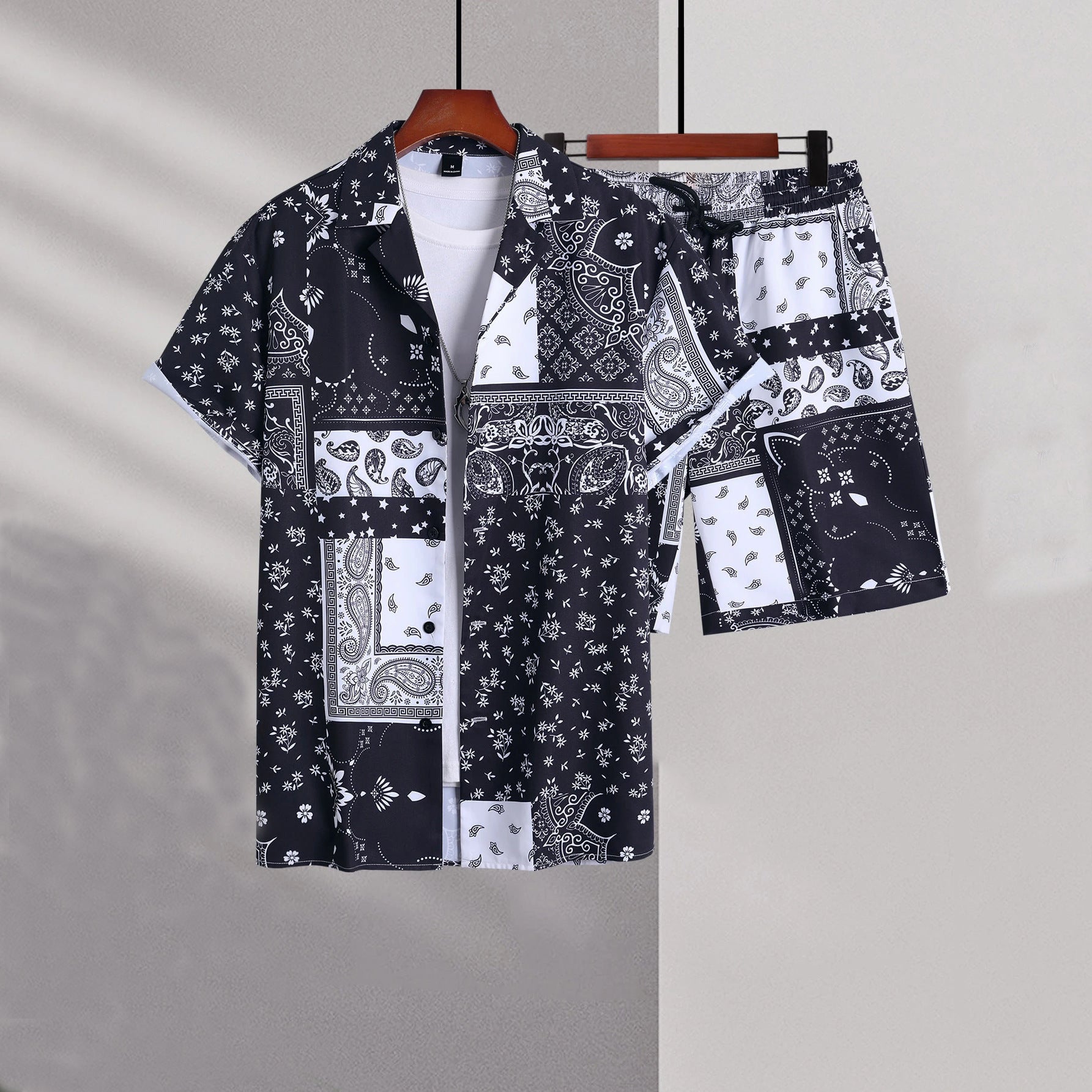 Herrset med korta ärmar och koftashorts, tvådelat set i fyrvägsstretchigt tyg, lätt och vardagligt plagg