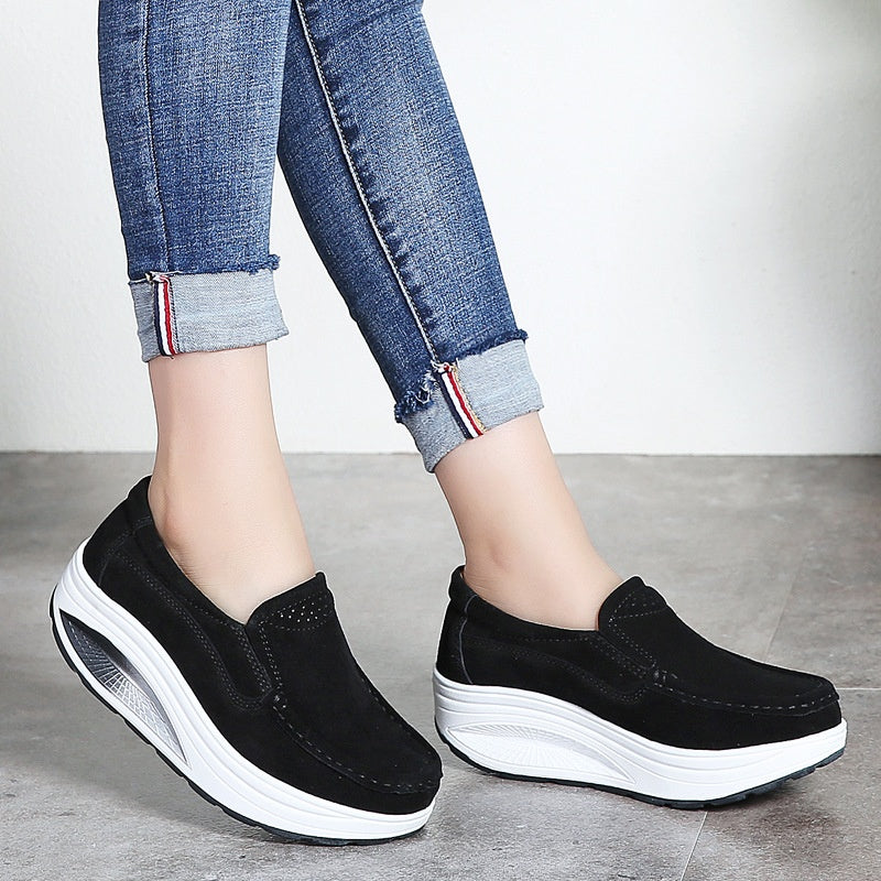 Damskor Med Plattformsspänne Och Slip-On-Motiv