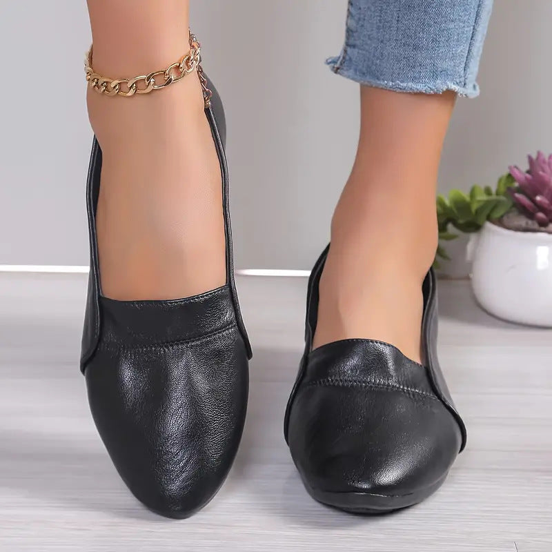 Dam-pumps med spetsig tå, grov klack och slip-on-modell
