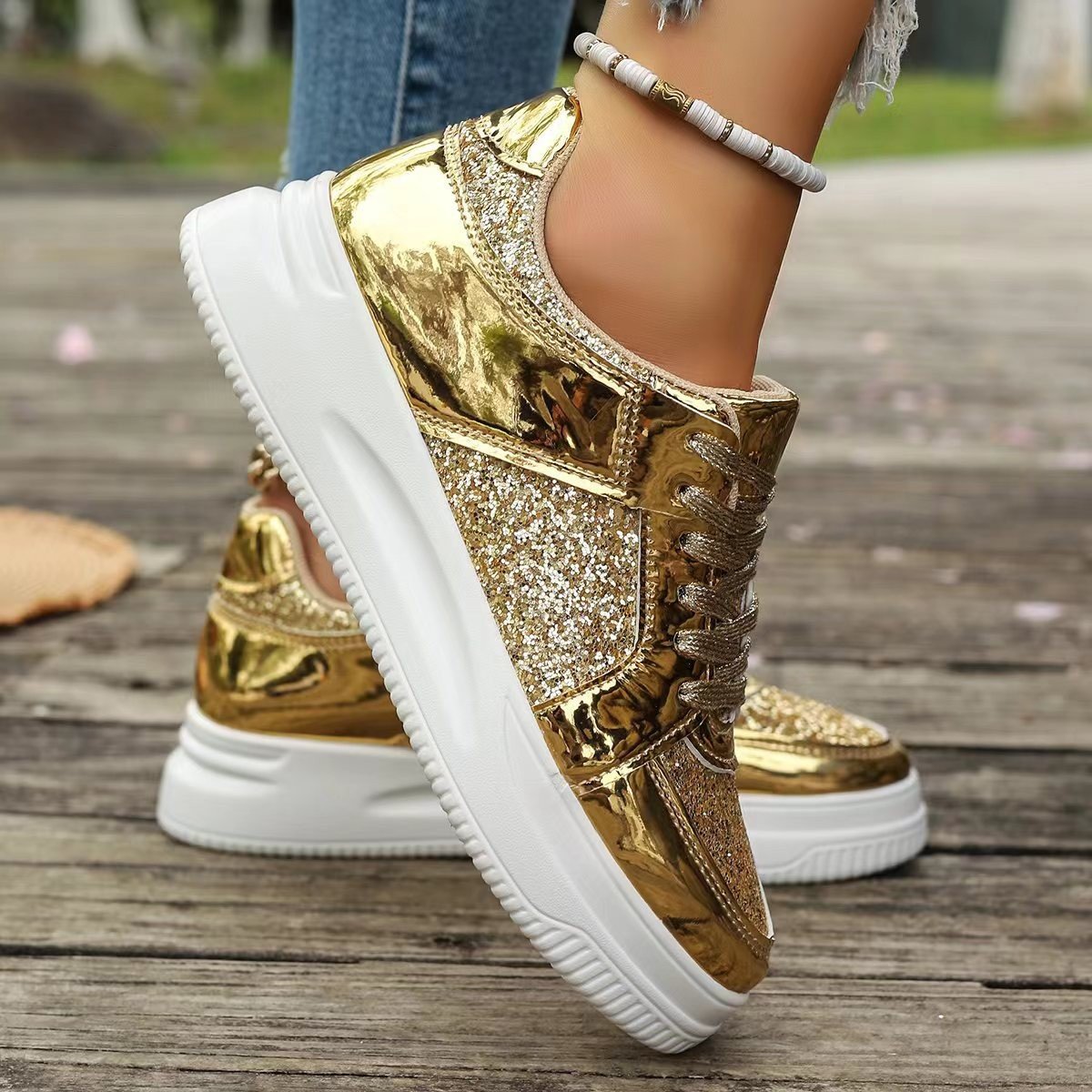 Damsneakers Med Snörning, Paljettdesign Och Tjock Platt Sula