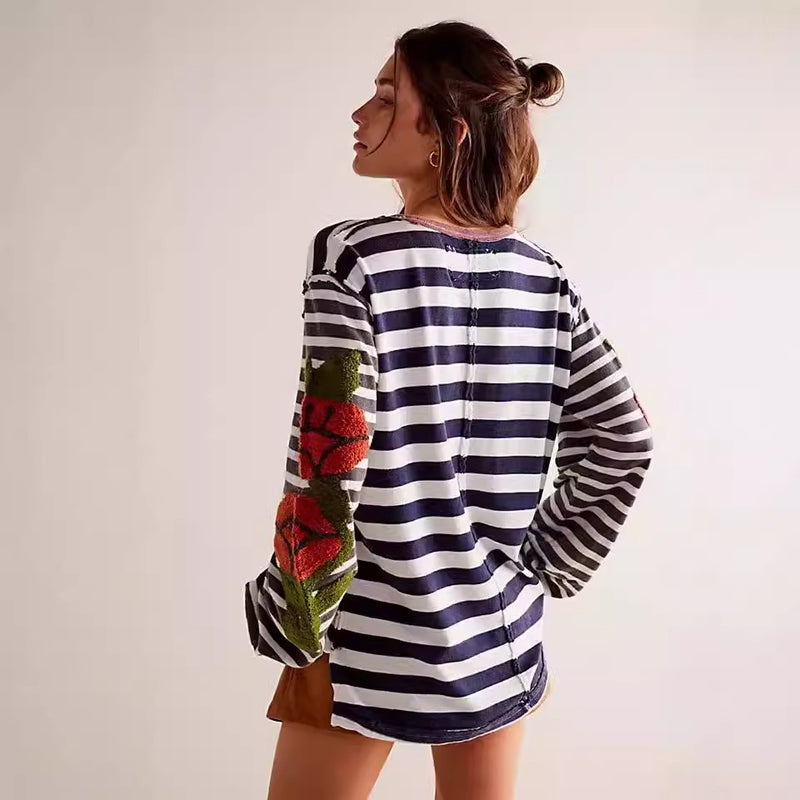 Kvinnors Vårtröja med Löst Sittande Passform, Randigt Lapptäcke och Blommig Broderi