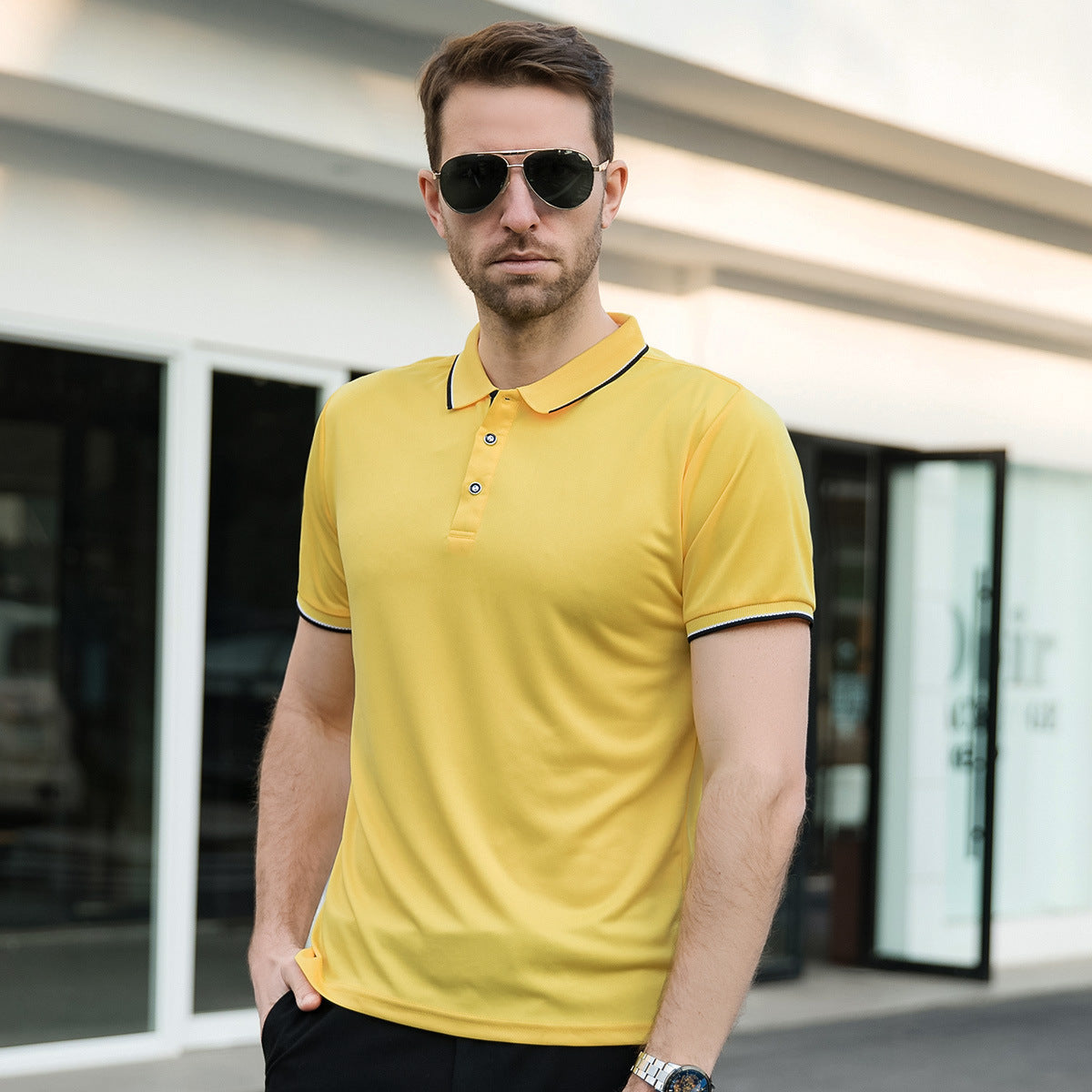 Lätt herrpoloshirt med kort ärm och slagkrage, andningsbart tyg