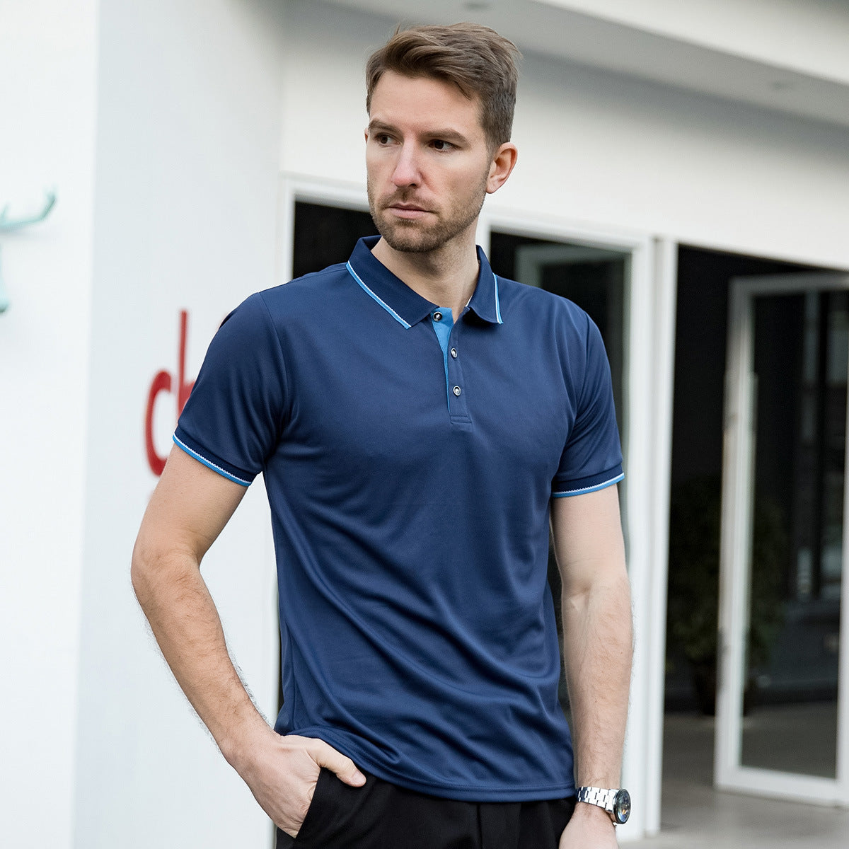 Lätt herrpoloshirt med kort ärm och slagkrage, andningsbart tyg