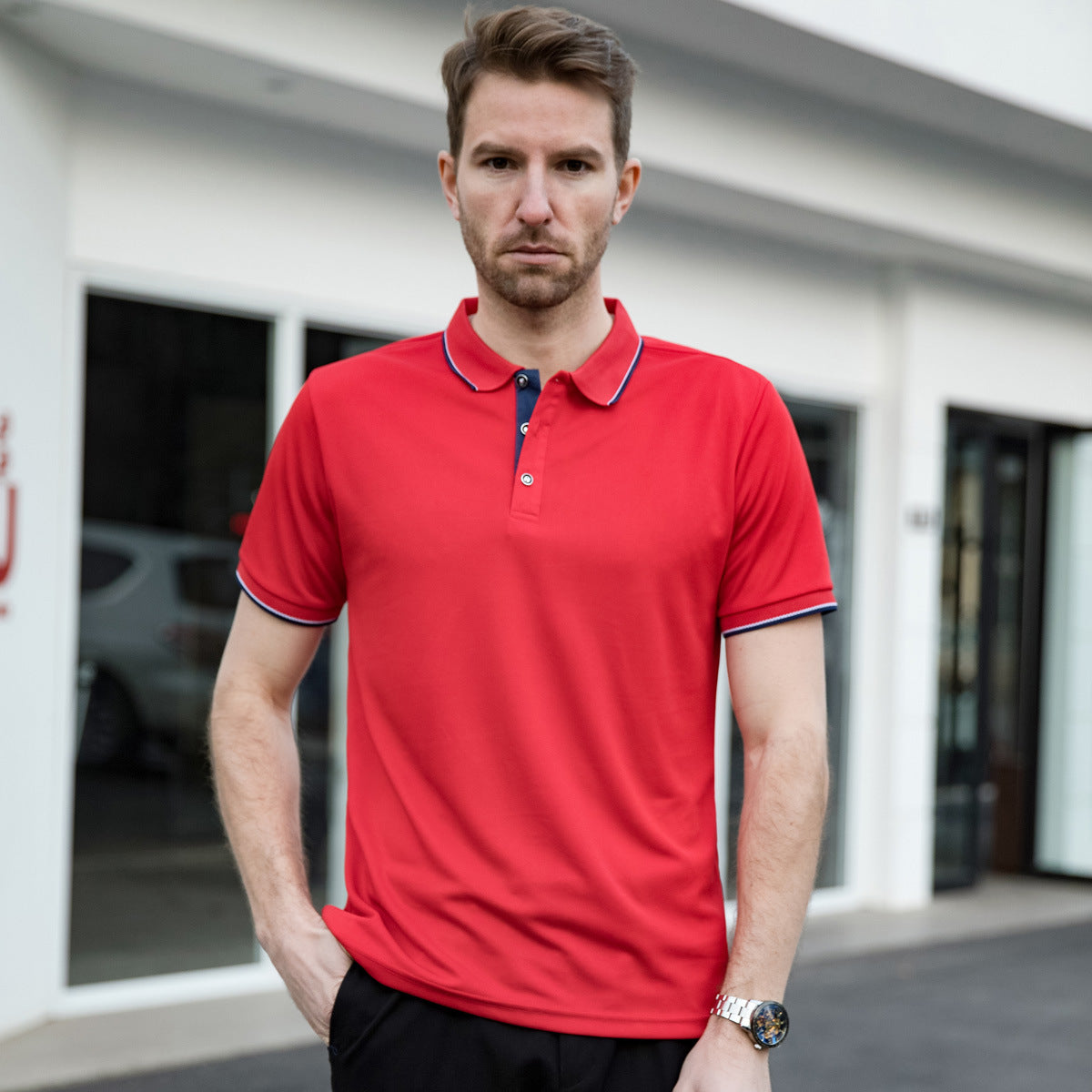 Lätt herrpoloshirt med kort ärm och slagkrage, andningsbart tyg