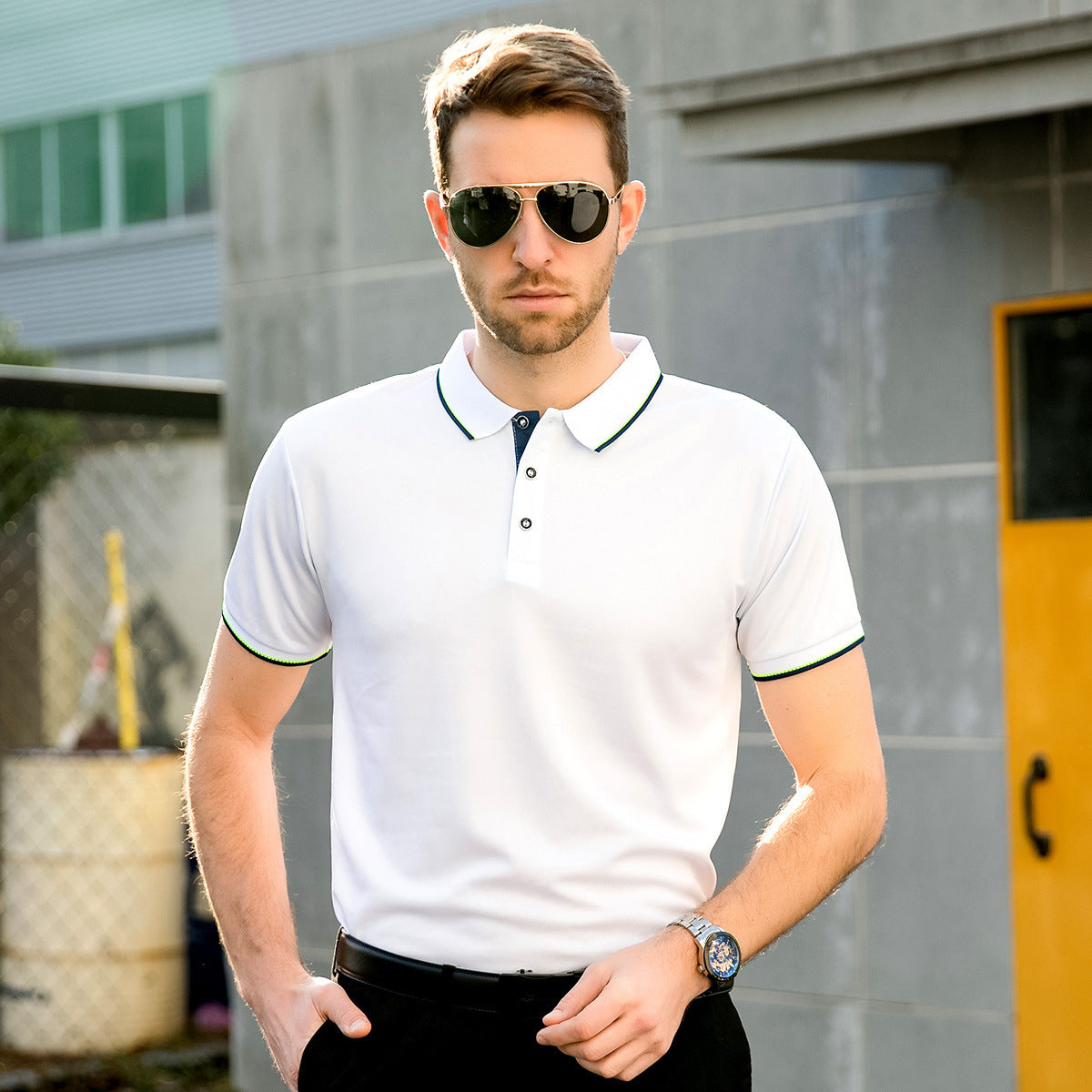 Lätt herrpoloshirt med kort ärm och slagkrage, andningsbart tyg