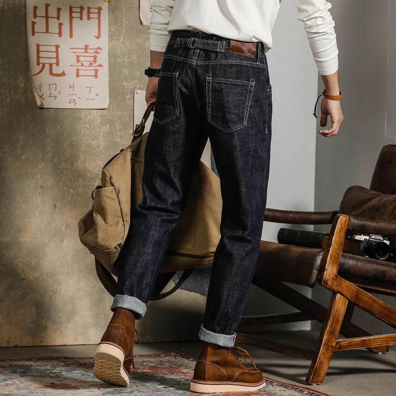 Herrjeans Med Raka Ben, Mellanhög Midja Och Mörk Tvätt