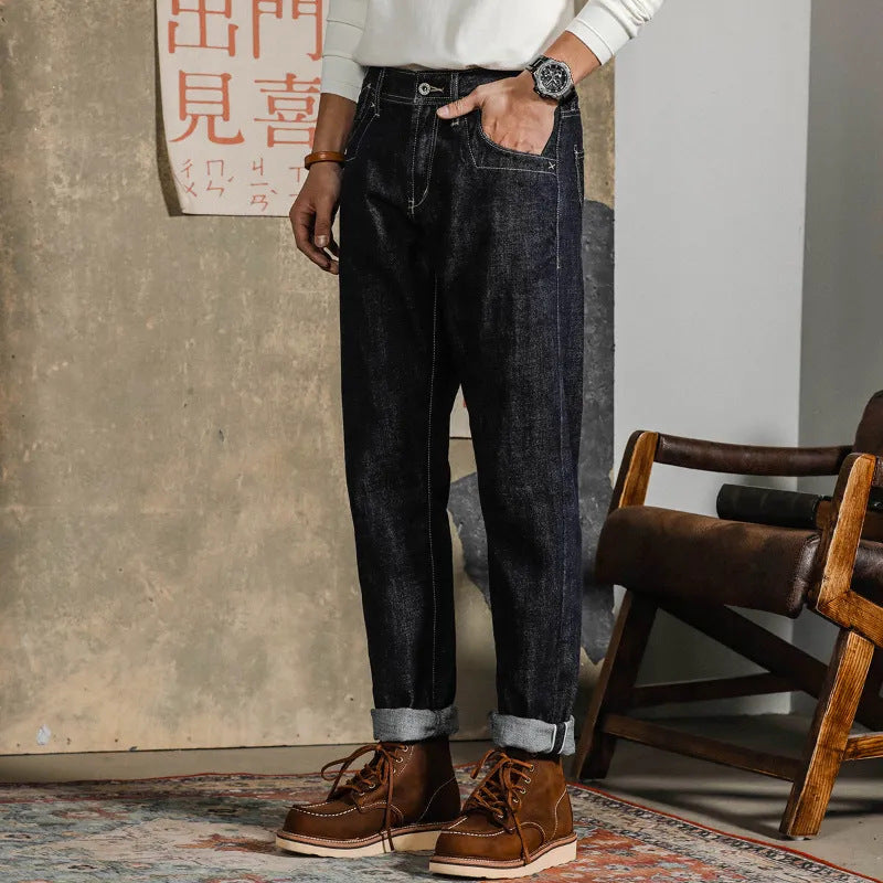 Herrjeans Med Raka Ben, Mellanhög Midja Och Mörk Tvätt