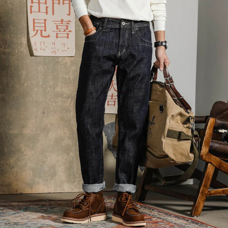 Herrjeans Med Raka Ben, Mellanhög Midja Och Mörk Tvätt