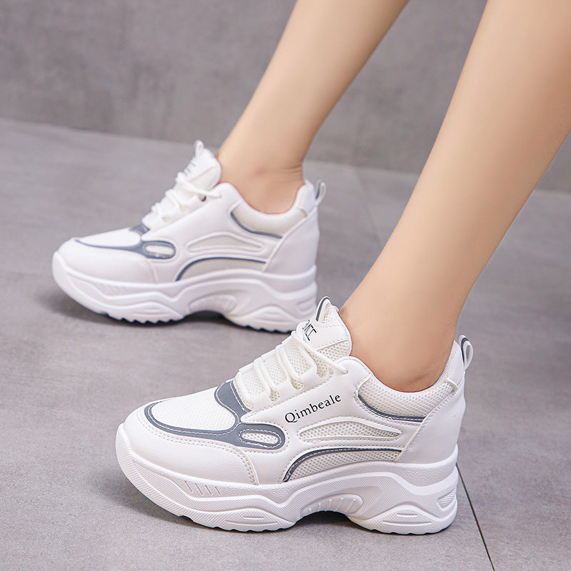 Somriga damsneakers med platåsula i mesh och PU, snörning och 6–8&nbsp;cm gummiklack