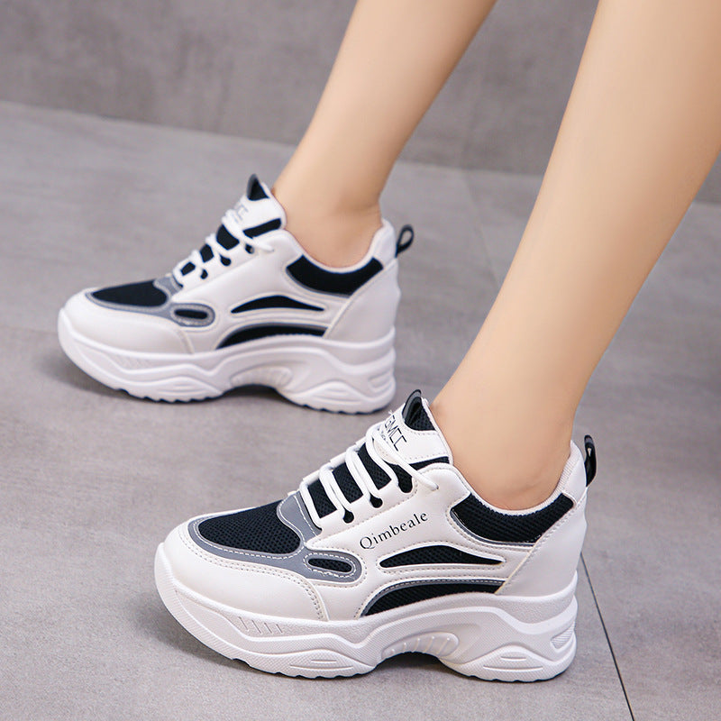 Somriga damsneakers med platåsula i mesh och PU, snörning och 6–8&nbsp;cm gummiklack