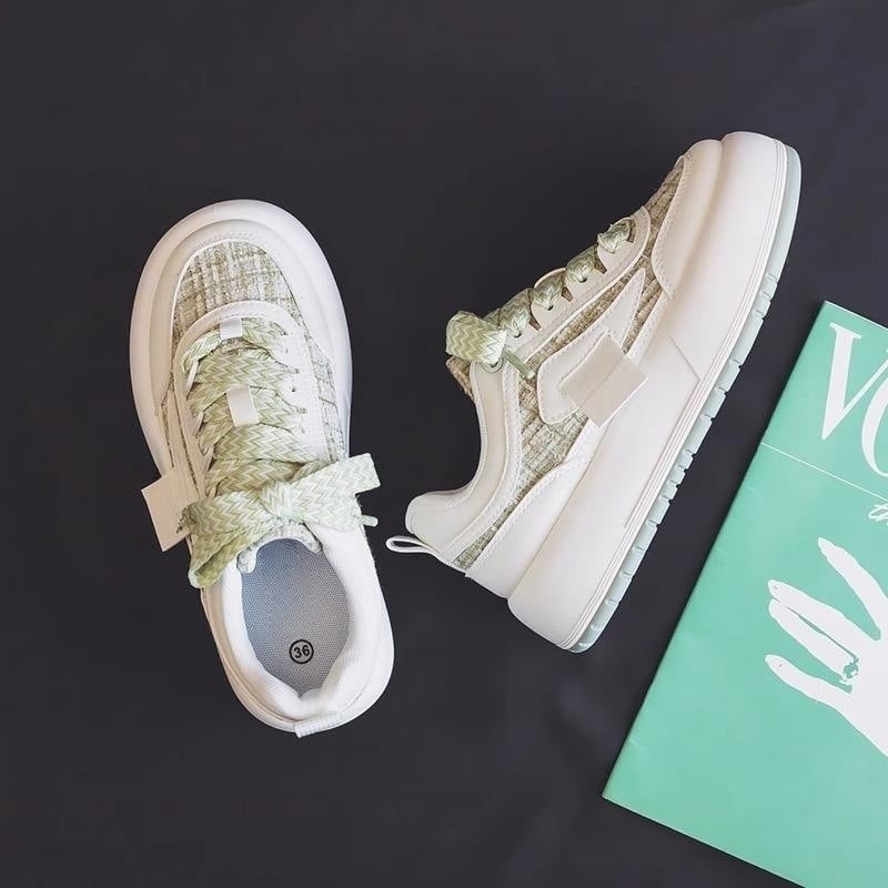 Kvinnors vårsneakers i canvas med tjock gummisula, snörning och rund tå