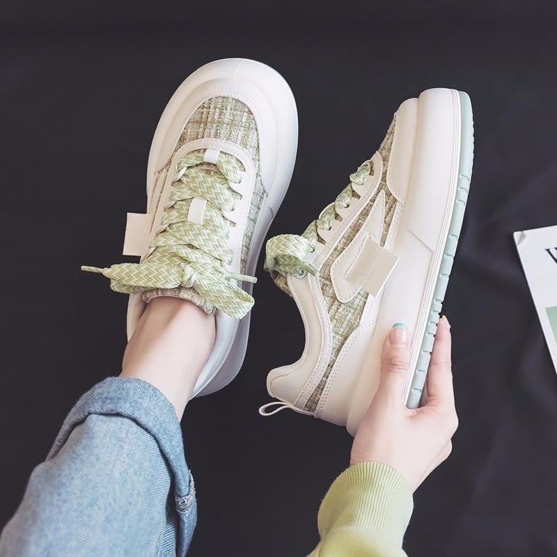 Kvinnors vårsneakers i canvas med tjock gummisula, snörning och rund tå