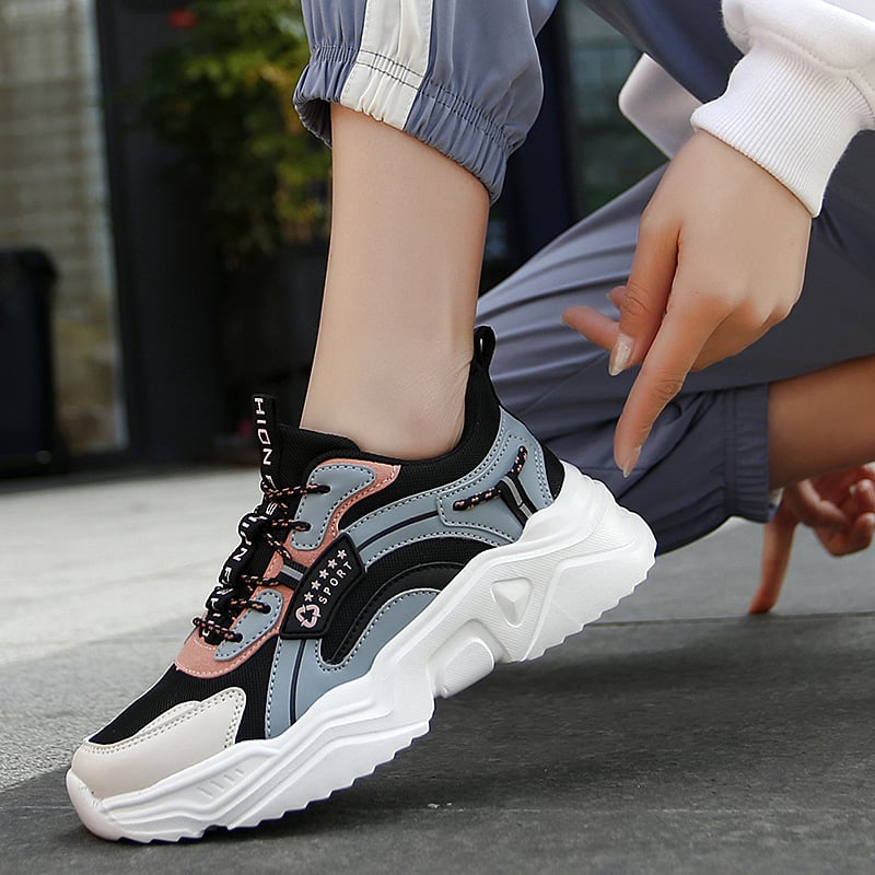 Kvinnors vårsneakers i mesh med PU-sula och medelhög klack