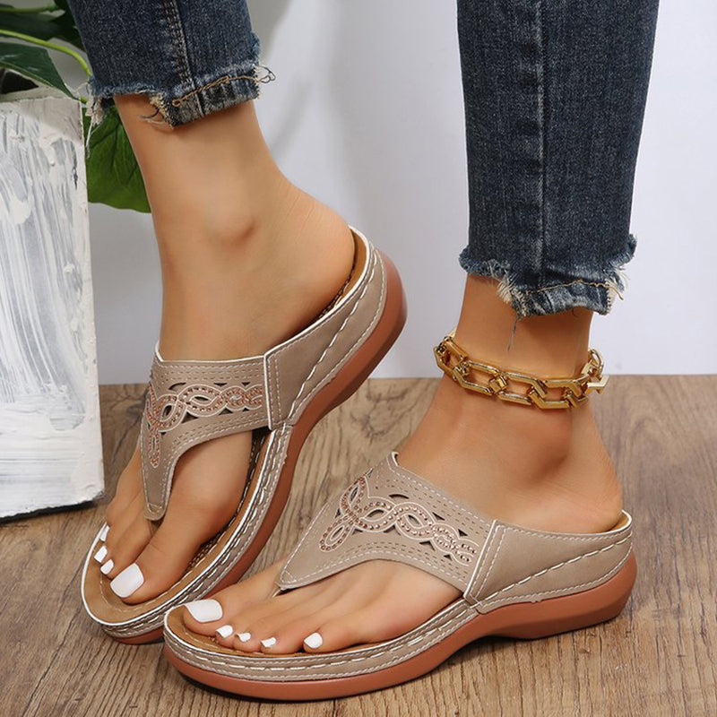 Sommarflip-Flops Med Kilklack För Kvinnor I Pu-Ovandel Med Strassutsmyckning Och Kompositsula