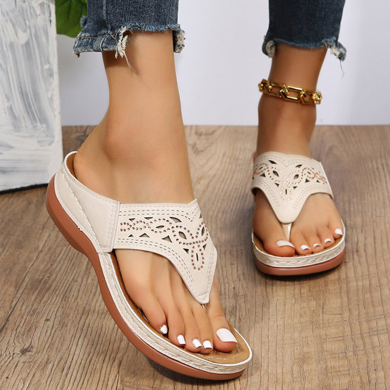 Sommarflip-Flops Med Kilklack För Kvinnor I Pu-Ovandel Med Strassutsmyckning Och Kompositsula