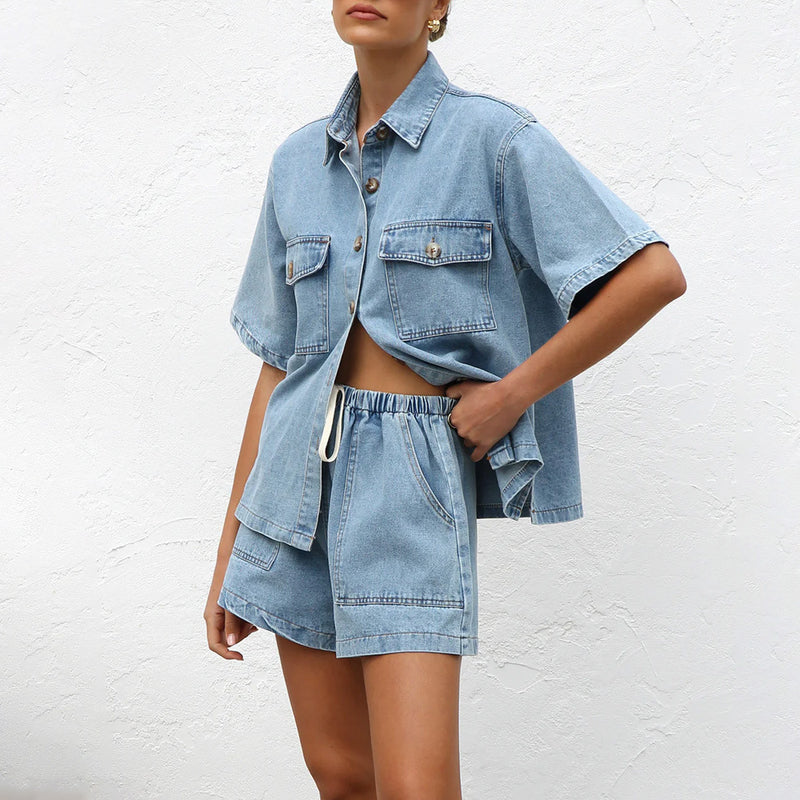 Dam Sommarset med Kortärmad Skjorta och Shorts, Lös Passform med Fickor och Slitna Detaljer