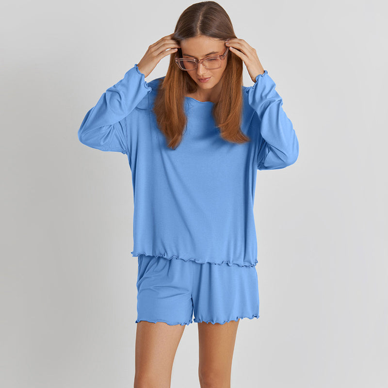 Kvinnligt vårpyjamas-set i rayon med långärmad tröja och shorts