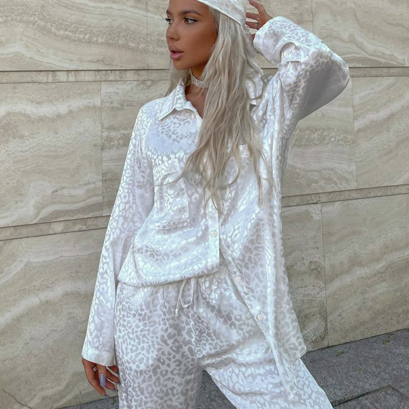 Kvinnlig Pyjamasset Med Leopardmönster, Långärmad Topp Med Knappar Och Snörbyxor