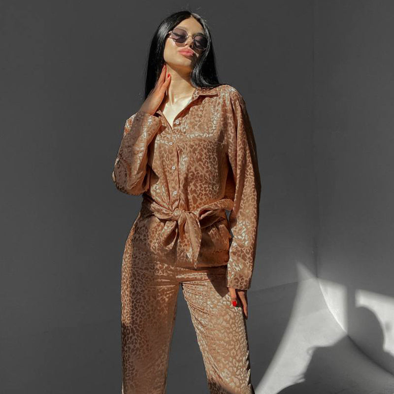Kvinnlig Pyjamasset Med Leopardmönster, Långärmad Topp Med Knappar Och Snörbyxor
