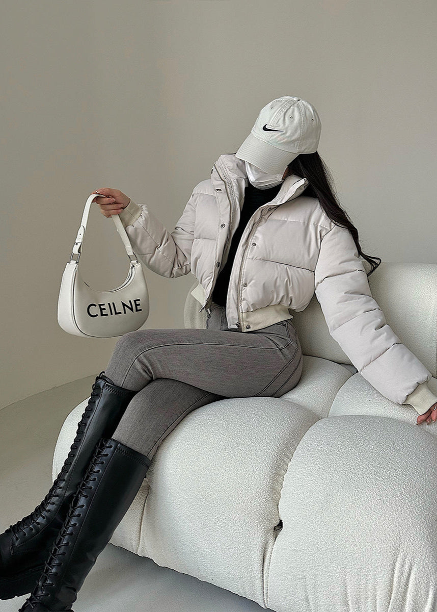 Kort Vinterjacka Med Ståkrage, Smal Passform Och Dragkedja För Kvinnor