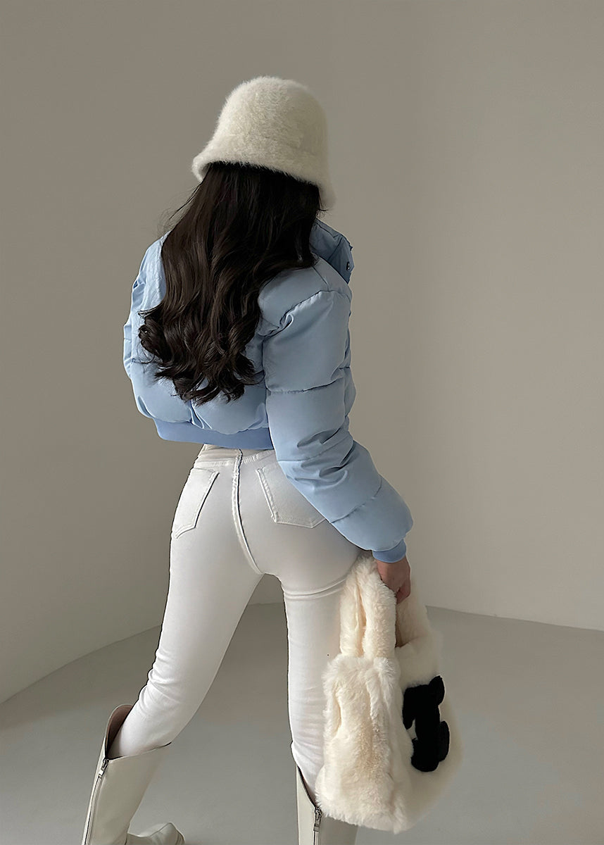 Kort Vinterjacka Med Ståkrage, Smal Passform Och Dragkedja För Kvinnor