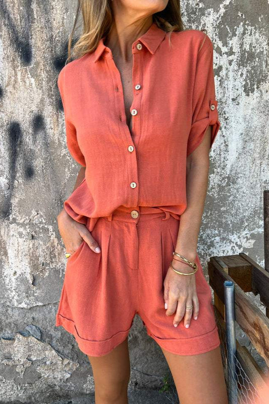 Kvinnors Vår- och Sommardelade Set i Bomulls-stil med Kortärmad Skjorta och Shorts med Fickor