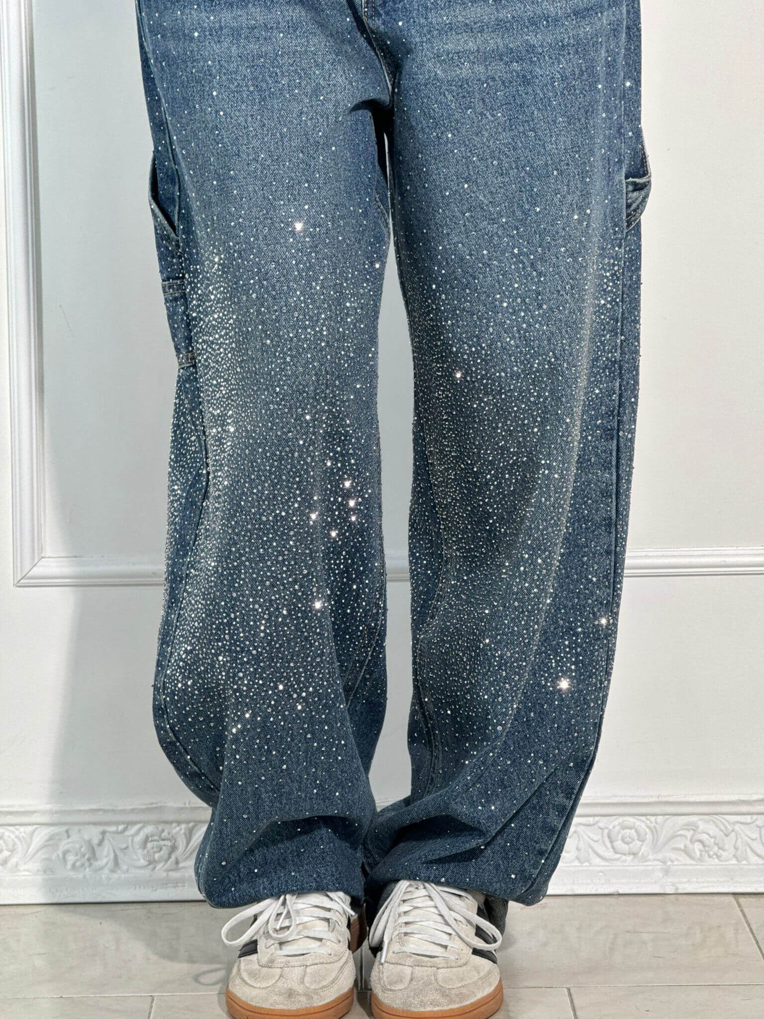 Ballongjeans Med Vida Ben Och Strassdekorationer För Kvinnor