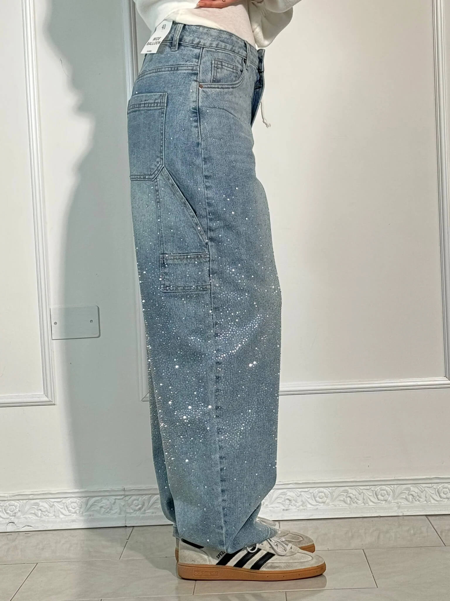 Ballongjeans Med Vida Ben Och Strassdekorationer För Kvinnor