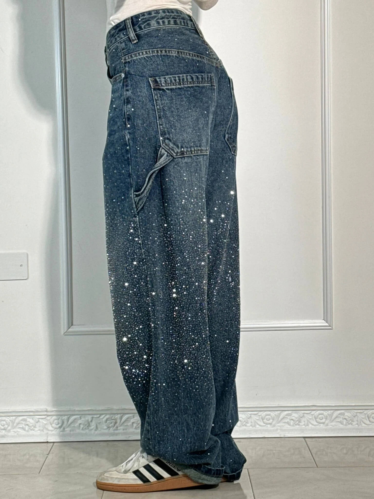 Ballongjeans Med Vida Ben Och Strassdekorationer För Kvinnor