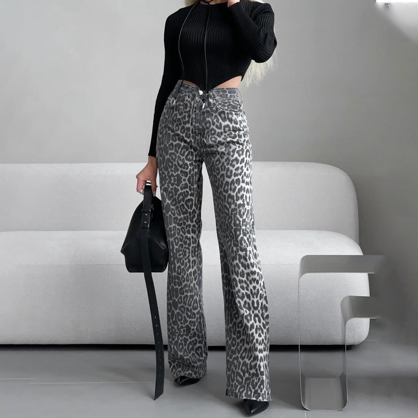 Damjeans Med Hög Midja Och Leopardmönster
