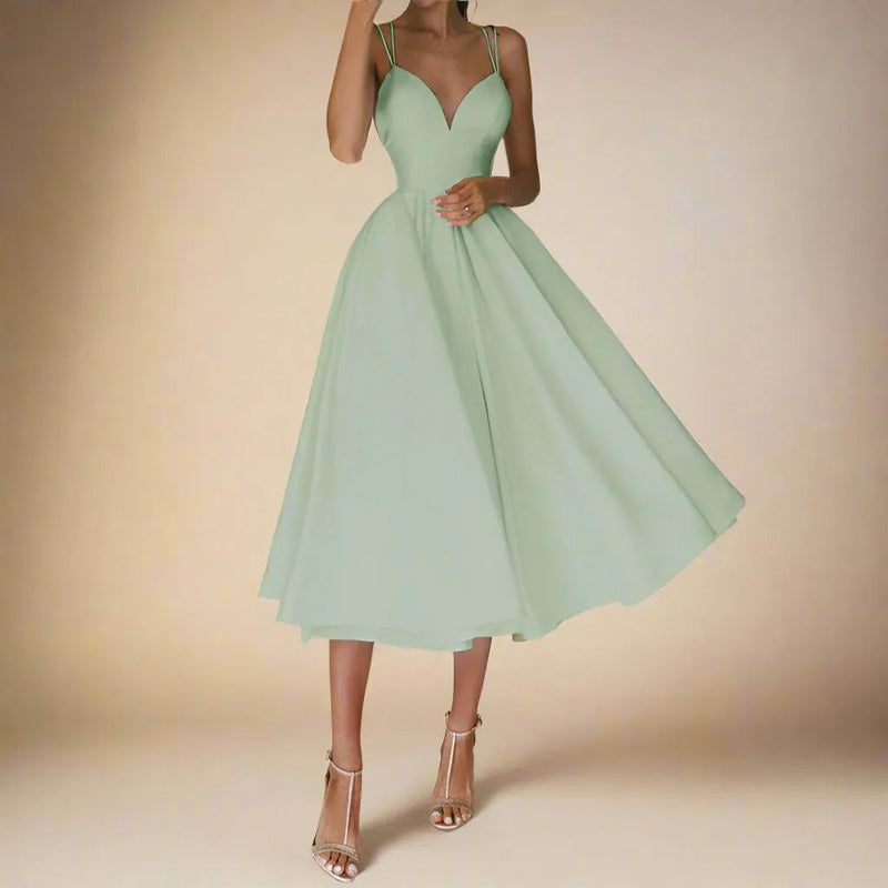 ÄRmlös Sommarklänning Med V-Ringning, Fina Axelband Och Böljande Passform För Kvinnor