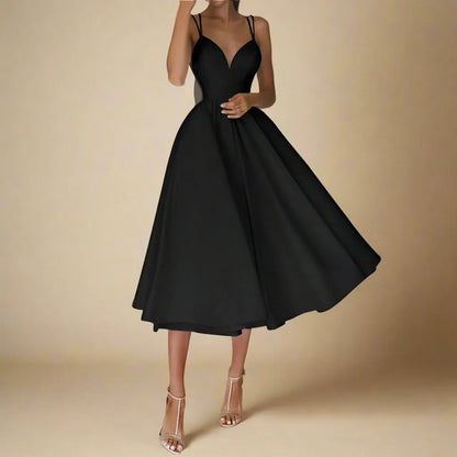 ÄRmlös Sommarklänning Med V-Ringning, Fina Axelband Och Böljande Passform För Kvinnor