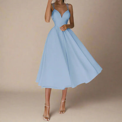 ÄRmlös Sommarklänning Med V-Ringning, Fina Axelband Och Böljande Passform För Kvinnor