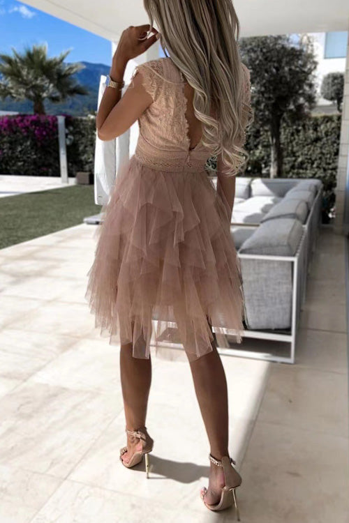 Ärmlös klänning med V-ringning, spetskant och snörning baktill för kvinnor