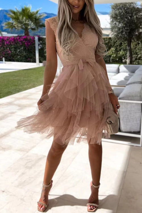 Ärmlös klänning med V-ringning, spetskant och snörning baktill för kvinnor