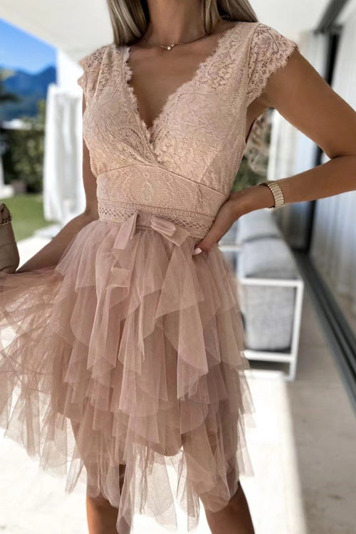 Ärmlös klänning med V-ringning, spetskant och snörning baktill för kvinnor